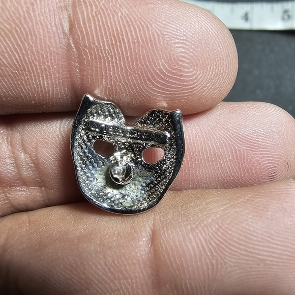 Vintage LTM 1986 RUG LTD Phantom of the Opera Mask Lapel Pin Silver Tone shows s - Picture 5 of 5